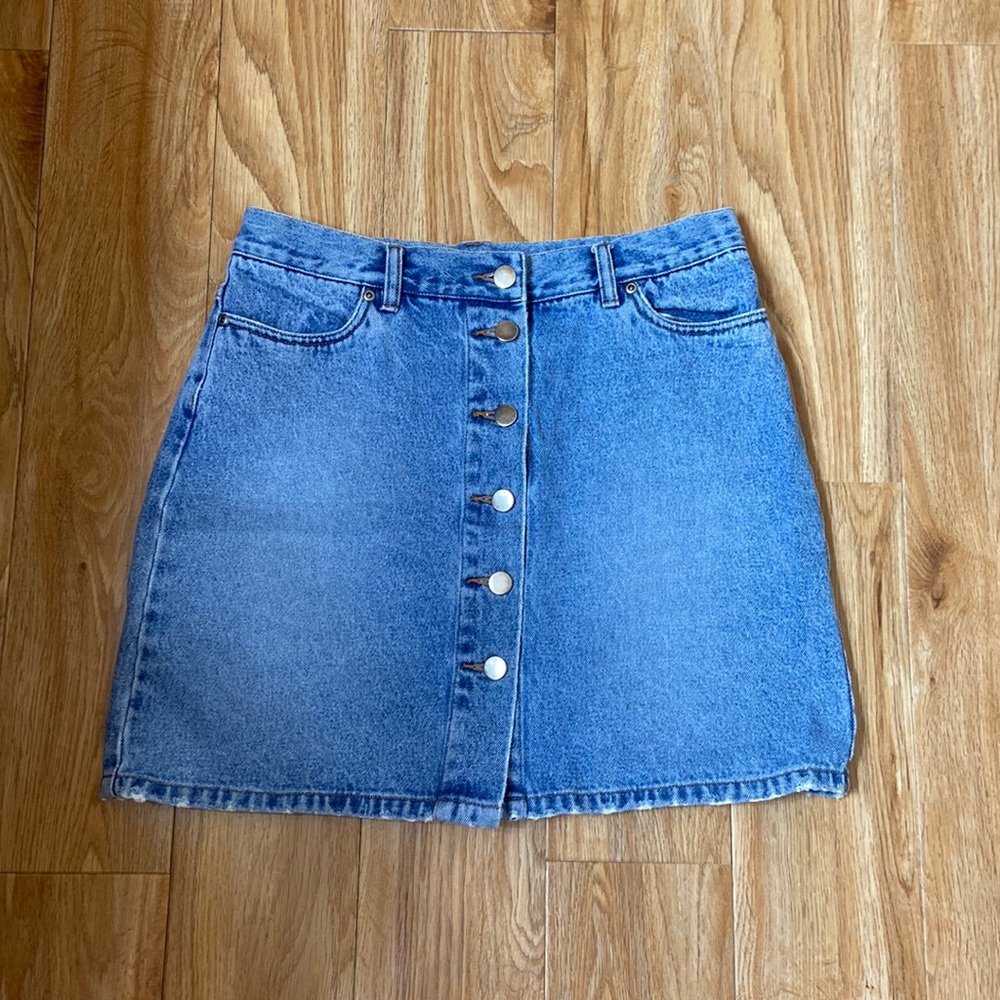 REDUCED 🤍 Women’s Moda International Jeans Skirt w/Metal Buttons size 10